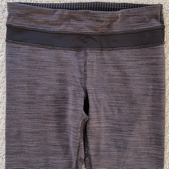 Lululemon black heather grey stripe capris small - Picture 3 of 8